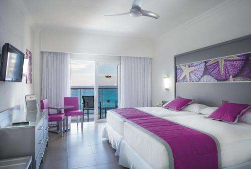 Postel nebo postele na pokoji v ubytování Riu Cancun - Adults Only - All Inclusive