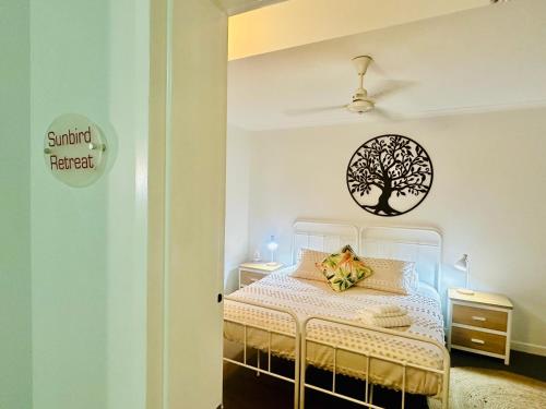 Ένα ή περισσότερα κρεβάτια σε δωμάτιο στο Sunbird Suite in Palm Cove