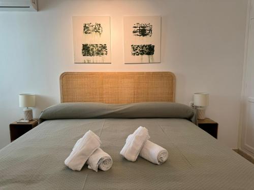 two rolls of towels sitting on top of a bed at Apartamento Las Teresas Khalifa in Córdoba