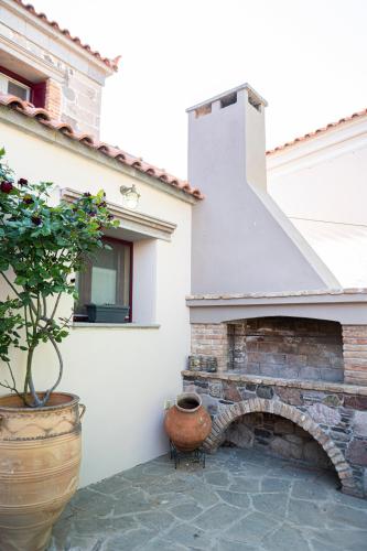 a brick fireplace in the side of a house at ΑΝeΜΙ in Anemótia