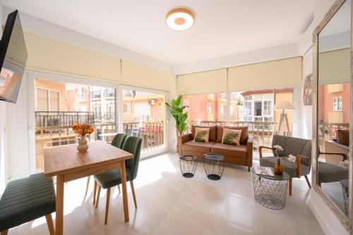 First line, 1min to sea, city center by 10ToSea