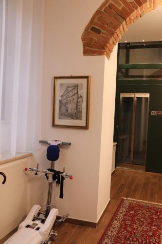 a room with a sewing machine on the wall at Meublé il Riccio in Montepulciano