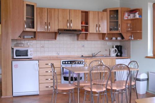 Kuchyňa alebo kuchynka v ubytovaní Apartment Maat