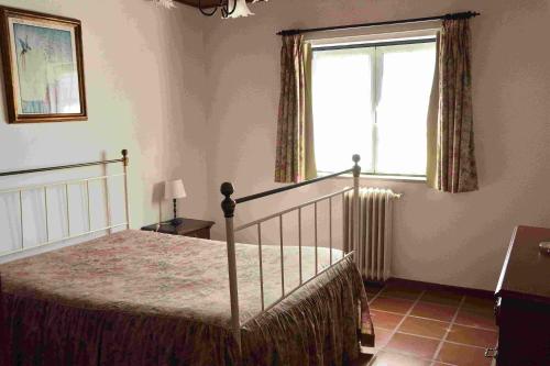 a bedroom with a bed and a window at Quinta da Fata in Nelas