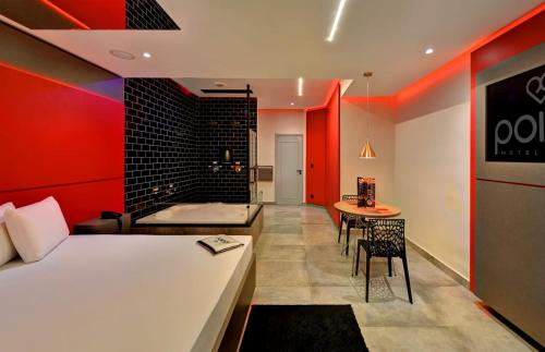 a bedroom with a bed and a table and a tub at Point Motel 3 in São José dos Campos