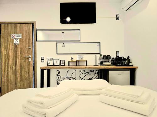 Posteľ alebo postele v izbe v ubytovaní Philoxenia Guest Studio