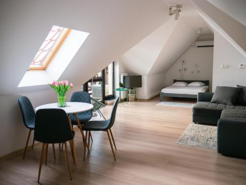 a living room with a table and chairs and a bed at Villa Bella Italia III in Mikołajki