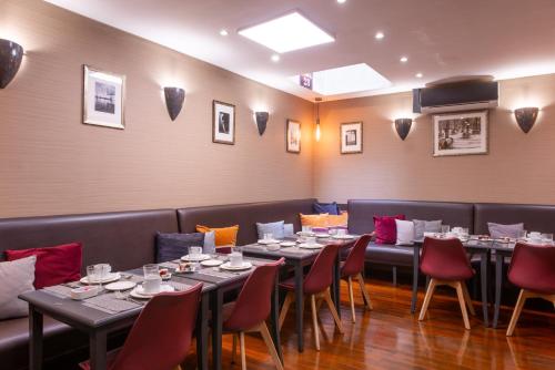 Khu vực ghế ngồi tại Hotel George Sand Opéra Paris