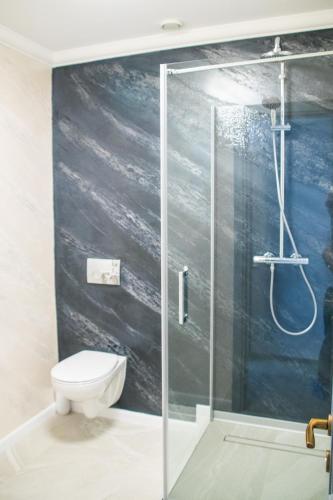 a bathroom with a toilet and a shower at HOTEL ANGEL SOFIA in Fălticeni