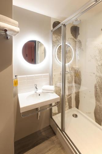 a bathroom with a sink and a shower at ibis Styles Paris 16 Boulogne in Paris