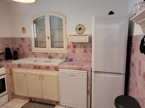 Η κουζίνα ή μικρή κουζίνα στο Villa Sarazine