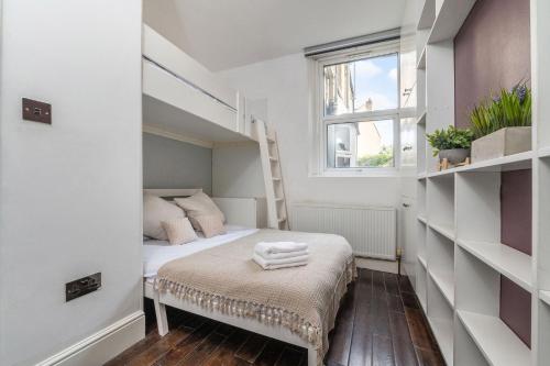 a small bedroom with a bed and a window at London Apartment Near The London Eye in London