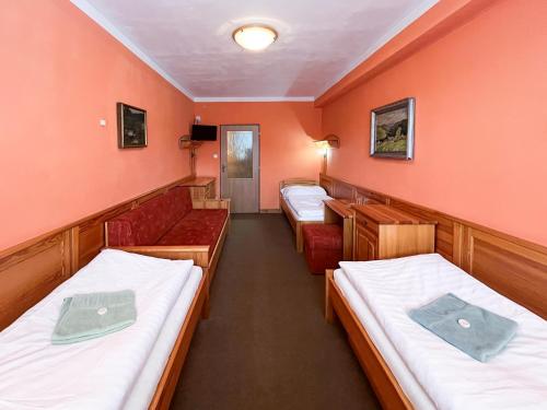 Postel nebo postele na pokoji v ubytování Hotel Závrší