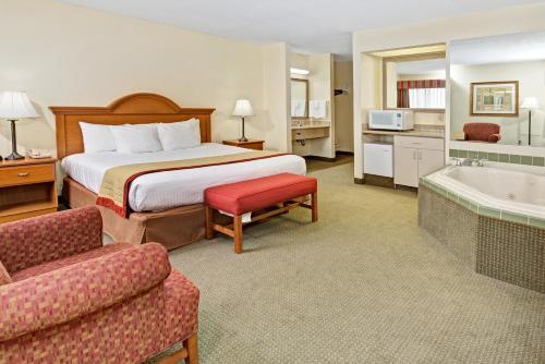 Baymont by Wyndham Indianapolis Image