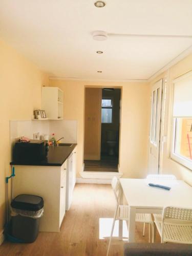 Kuchnia lub aneks kuchenny w obiekcie Delphi Cottage
