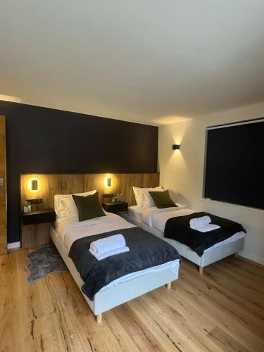 Appartement de Luxe avec Jacuzzi, Vue Montagne et Jardin