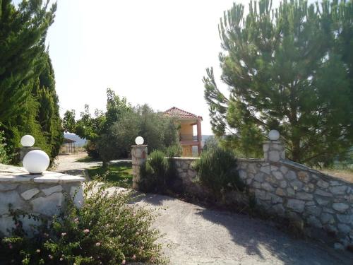 Κήπος έξω από το Σπίτι στη Εξοχή
