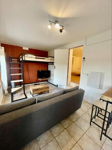 Photo de la galerie de l'établissement Logement en rez de jardin, à Guérard