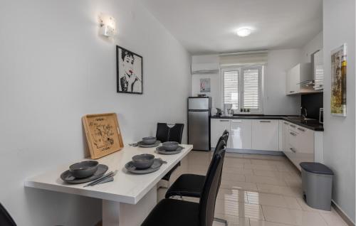 2 Bedroom Beach Front Apartment In Crikvenica
