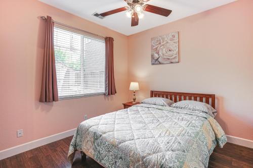 Katil atau katil-katil dalam bilik di Spacious Bay Point Family Home with Private Yard!