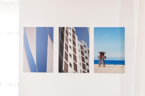 eine Collage mit Bildern eines Strandes und von Gebäuden in der Unterkunft Calvario 53 by 7Escalones in Rota