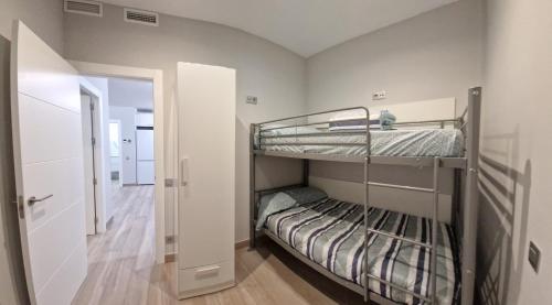 Postel nebo postele na pokoji v ubytování Sal y Mar Apartment - Playa de Almeria - Centro de Almeria