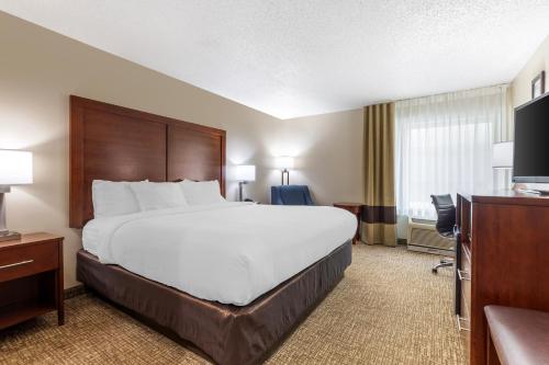 Una cama o camas en una habitación de Comfort Inn & Suites Temple - Medical Center