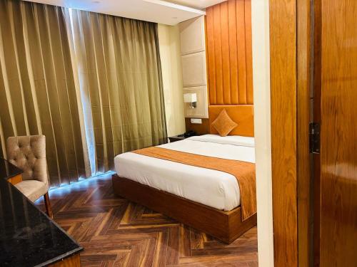 เตียงในห้องที่ Mulberry Resorts & Spa