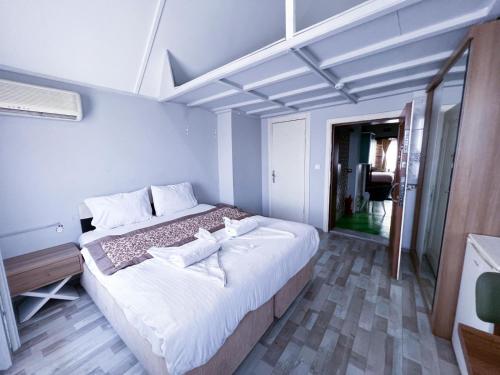 Postel nebo postele na pokoji v ubytování West Taksim suites