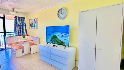 New ! Ocean Reef Resort-Unique Renovated Oceanfront Condo -Free parking - Amazing pools & Views photo 20