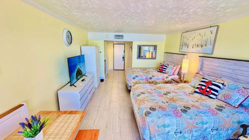 New ! Ocean Reef Resort-Unique Renovated Oceanfront Condo -Free parking - Amazing pools & Views photo 16