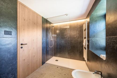 a bathroom with a shower and a sink at Thanhammer Apt Nova Domus in Terlano