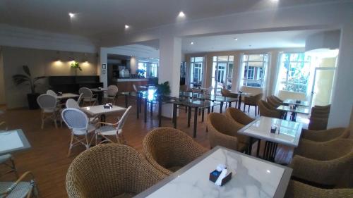 a restaurant with tables and chairs and a piano at CATANGE HOTEL in Charata