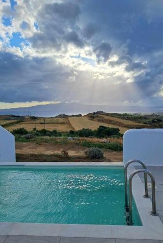 Galería fotográfica de Ariadne's Crown Luxury Suites with Private Pool en Vívlos