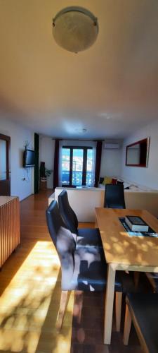 Χώρος καθιστικού στο Honey Apartments