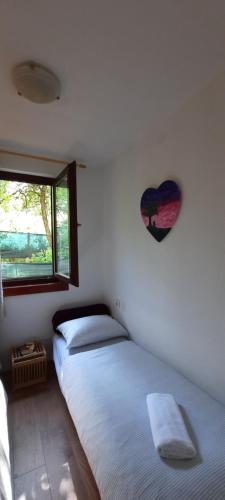 Ένα ή περισσότερα κρεβάτια σε δωμάτιο στο Honey Apartments