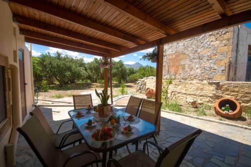 Skaros Cottage
