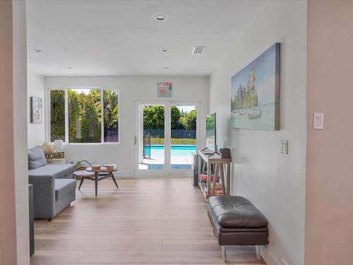Hollywood Dream pool home & king beds photo 23
