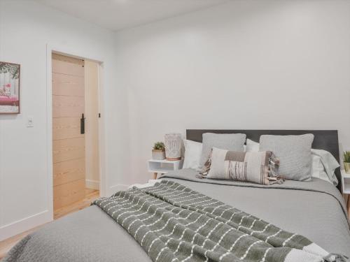 Hollywood Dream pool home & king beds photo 44