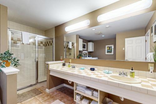 a bathroom with two sinks and a shower at Cascade Bay Getaway in Eastsound