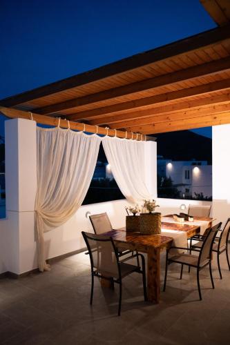 a dining room with a table and chairs at Sea and sun in Kalamitsa