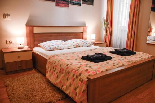 a bedroom with a bed with two black towels on it at Charming marine style apartment in Cres