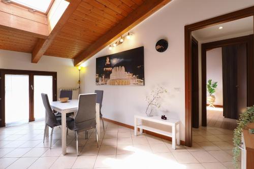 a dining room with a white table and chairs at Primopiano - Di Vittorio in Sesto San Giovanni