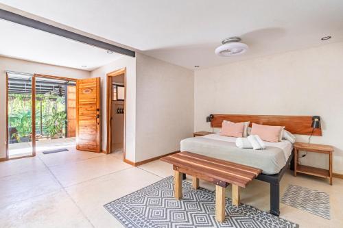 Ένα ή περισσότερα κρεβάτια σε δωμάτιο στο Believe Surf & Yoga Lodge Santa Teresa