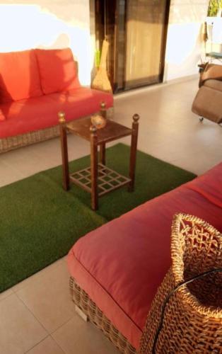 Χώρος καθιστικού στο PENTHOUSE eagle saly