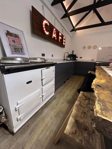 Gallery image of UNIQUE BARN FARM STAY RIVER View fireplace pet friendly firepit bbq in Hertford