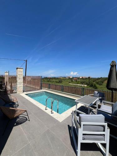 Kolam renang di atau dekat dengan Exclusive new villa with private pool - 2BR