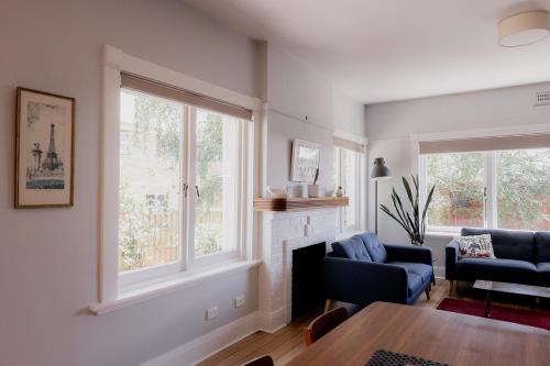 Χώρος καθιστικού στο Spacious home near the Derwent in Sandy Bay