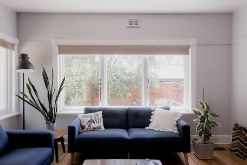Χώρος καθιστικού στο Spacious home near the Derwent in Sandy Bay