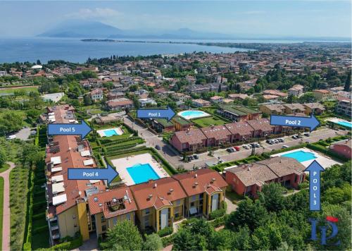 Paradise Lake View in a 5 pools exclusive residence DesenzanoLoft Official Partner Homes & Villas by Marriott Bonvoy photo 2